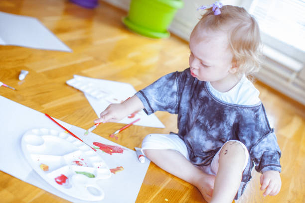 istock Little child playing with colors and brushes 543477990