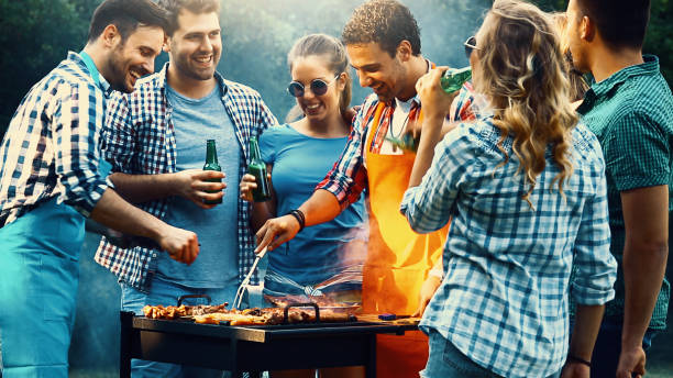 grill party. - barbecue spotkanie towarzyskie zdjęcia i obrazy z banku zdjęć