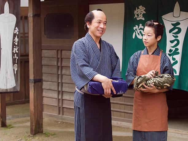 istock Japanese merchant and his assistant in Edo Period 543560306