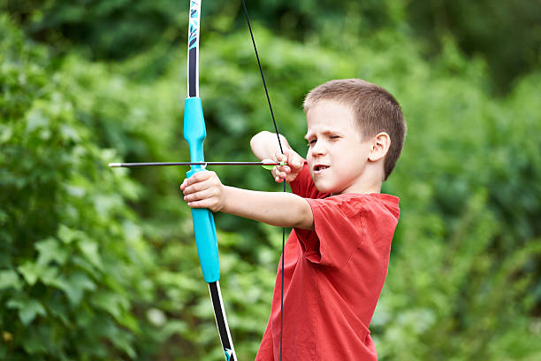 istock Little archer with bow and arrow 543565044