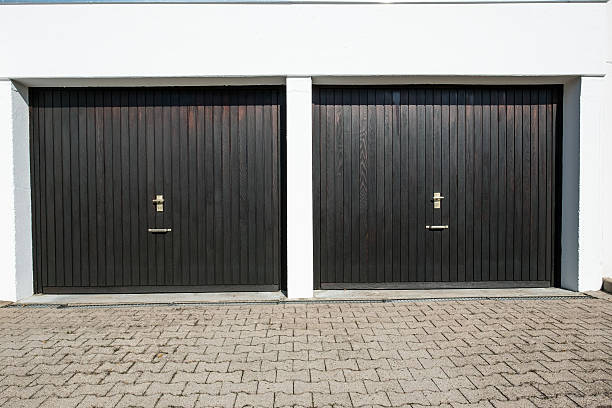 istock Driveway with 2 garage doors 543567846