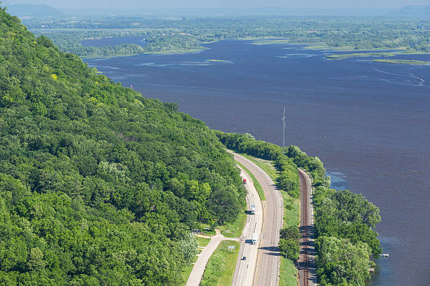 istock Mississippi River Scenic View 543572740