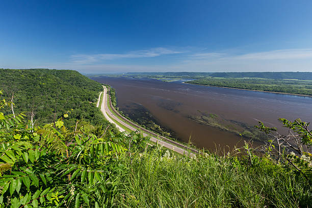 istock Mississippi River Scenic View 543573074