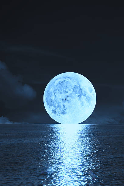 istock Moonrise over sea / ocean. 543583518