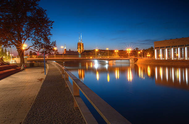 istock Wroclaw evening city landscape 543584140
