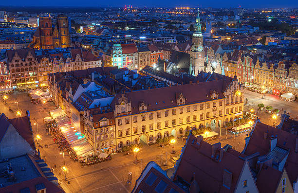 istock Wroclaw night panorama of old town 543586082