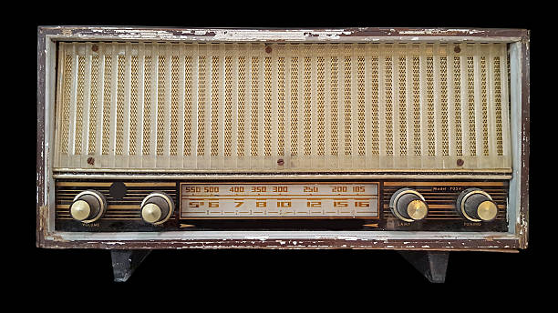istock retro old radio on black background 543589318