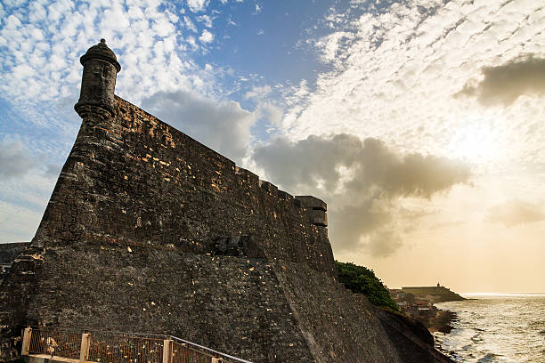 크리스토발 벽 - castillo de san cristobal 뉴스 사진 이미지