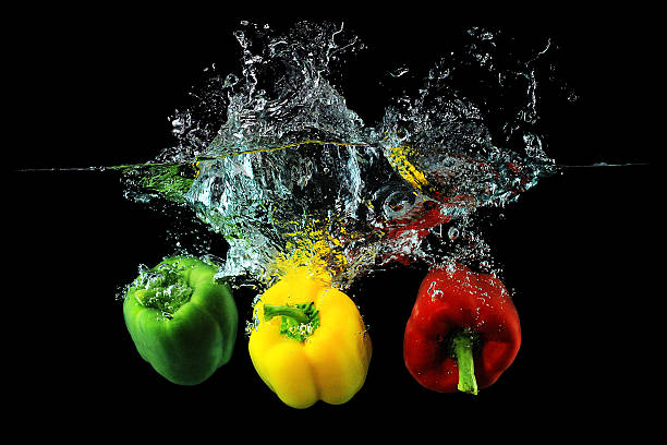 istock Vegetable bell pepper 3 color in water photo pack shot 543593244