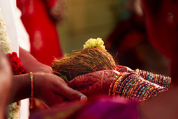 costumbre de las bodas kannada - caste system fotografías e imágenes de stock
