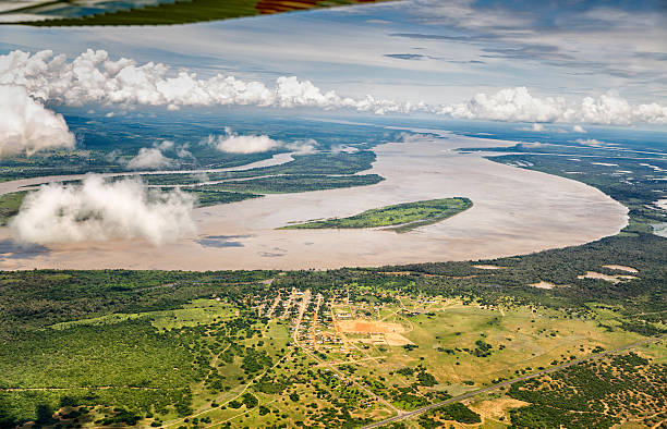 aerial vue de rivière orinoco à proximité de puerto ordaz, venezuela - orinoco river photos et images de collection