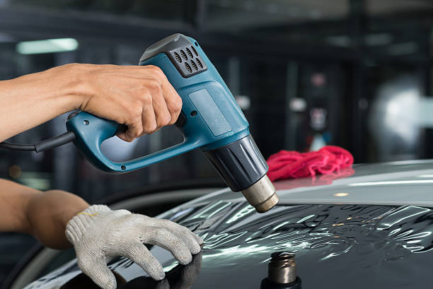 istock Car window tinting series : Heat shrinking window film 543600220