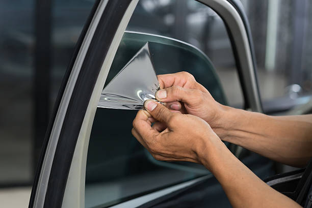 istock Car window tinting series : Removing old film 543600568