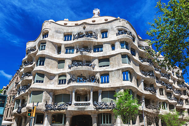 퍼사드 의 카사 밀라 la 페드레라 수원별 안토니 가우디 - barcelona la pedrera spain catalonia 뉴스 사진 이미지