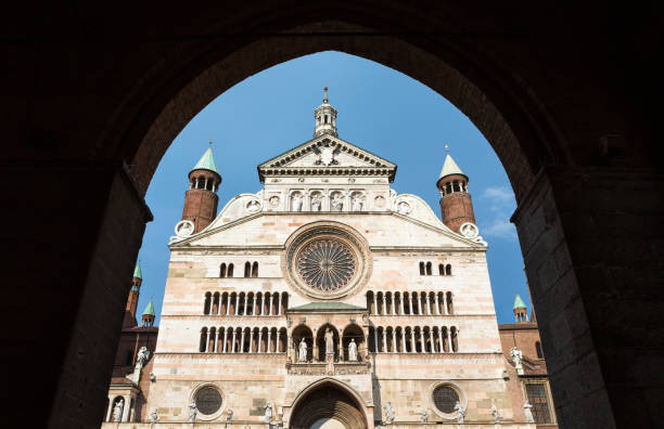 istock Cremona Cathedral  through an arch, Lombardy Italy 543689788