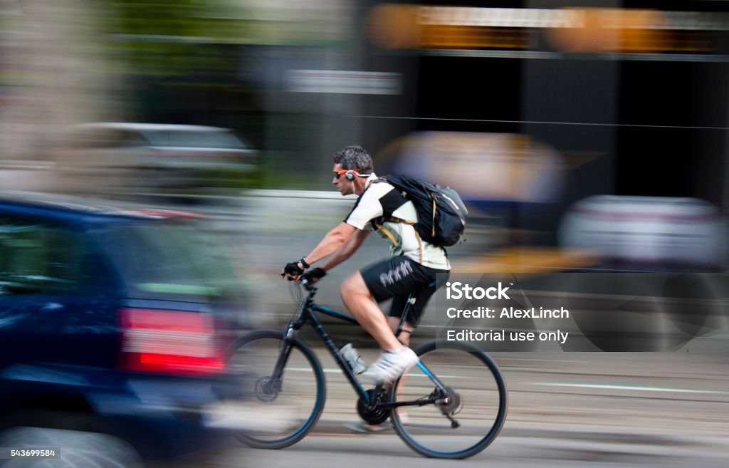 Urban ciclista - Foto de stock de Andar en bicicleta libre de derechos