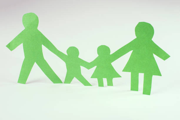 istock Paperchain Family 543808770
