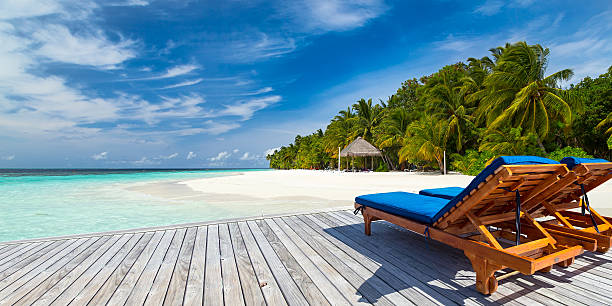 deckchairs on jetty - 奢侈 圖片 個照片及圖片檔