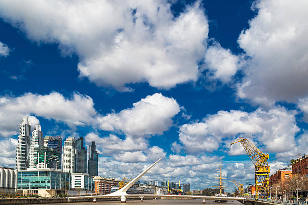 Puerto Madero in Buenos Aires Argentina Puerto Madero Waterfront is a district that occupyies part of La Plata riverbank and represents the latest architectural trends in Argentina´s capital. puente de la mujer stock pictures, royalty-free photos & images