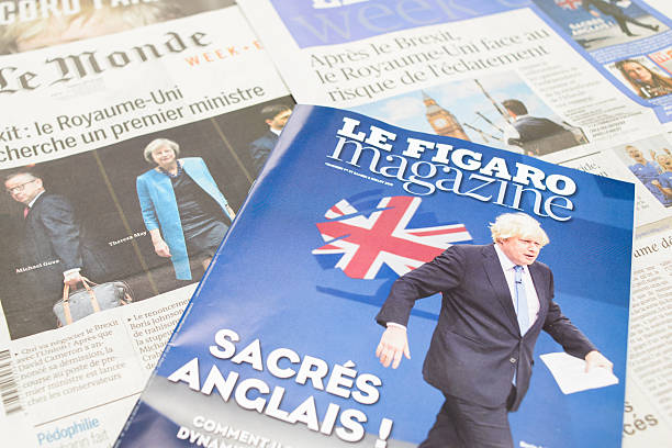 los periódicos franceses reaccionar después brexit consecuencias políticas del reino unido - newspaper france photography horizontal fotografías e imágenes de stock