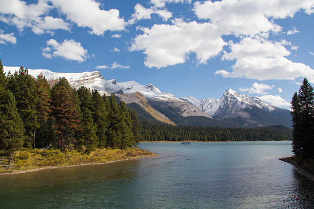 istock Moauntains of Maligne Lake 543981442