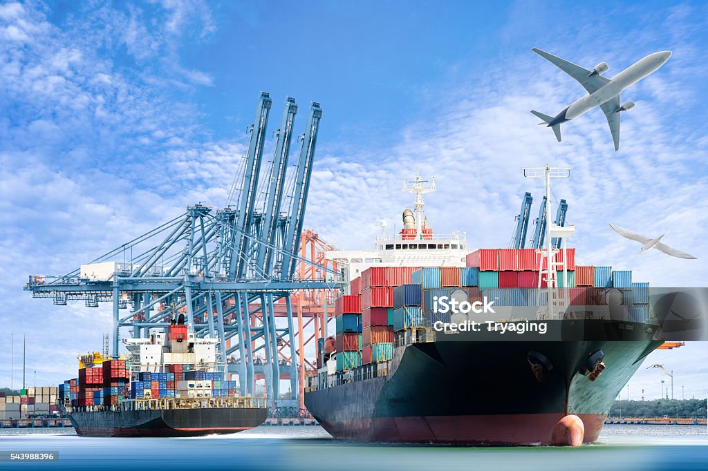 Container Cargo ship and Cargo plane for logistic import - Royaltyfri Fraktfartyg Bildbanksbilder