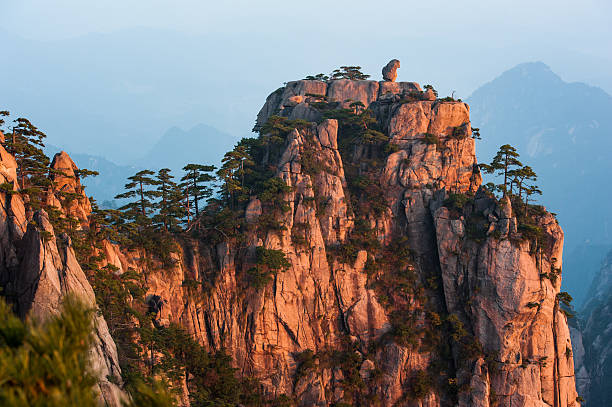 istock Sunrise from Lion Peak, Huangshan Mountain, China 543999942
