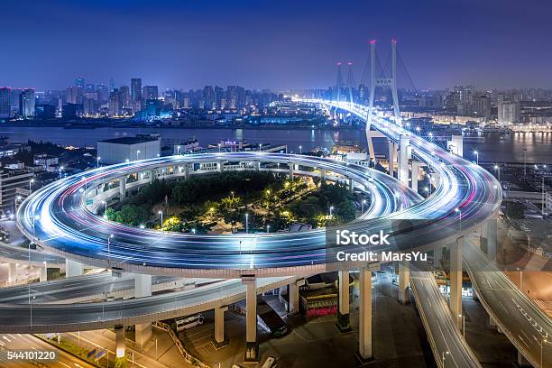 Brücke Verkehr Bei Nacht Stockfoto und mehr Bilder von Brücke - Brücke, Wachstum, Nacht