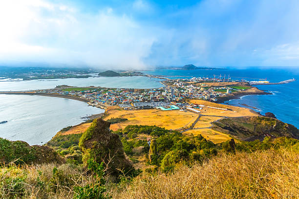 마운틴 뷰-성산 일출 있는 제주를 섬, 남왕 kore - 제주도 뉴스 사진 이미지