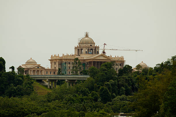 Istana Nurul Iman Bandar Seri Begawan, Brunei,Asia Istana Nurul Iman Palace in the Background-Bandar Seri Begawan, Brunei,Asia istana stock pictures, royalty-free photos & images