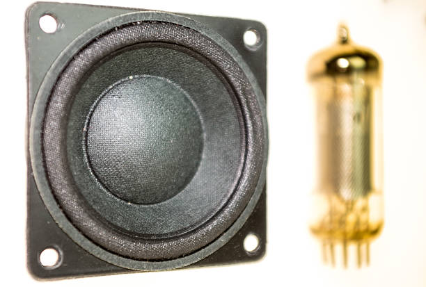 Vacuum electronic tubes and uncabled loudspeaker
