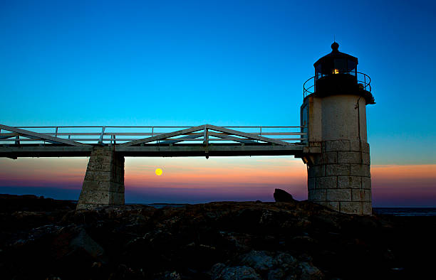 마쉘 포인트 등대, 풀문 - lighthouse maine beacon marshall point lighthouse 뉴스 사진 이미지