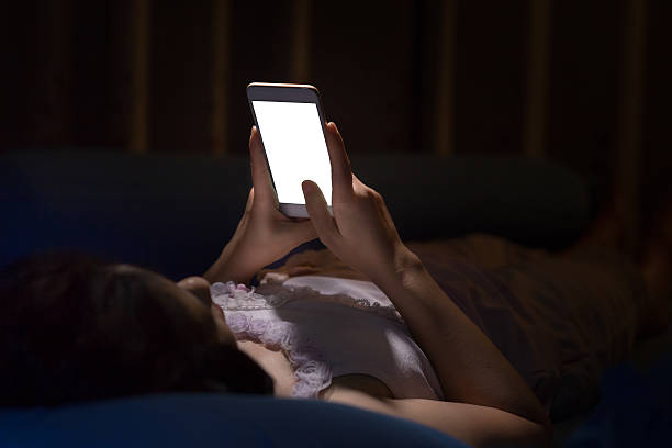 istock Using cell phone at night lead to blindness 544326726