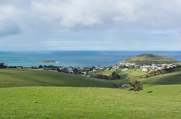 the bluff and township, victor harbor, south australia. part of - peninsula imagens e fotografias de stock