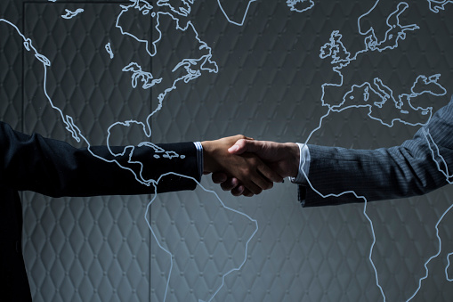 Business people that negotiation is a handshake satisfied