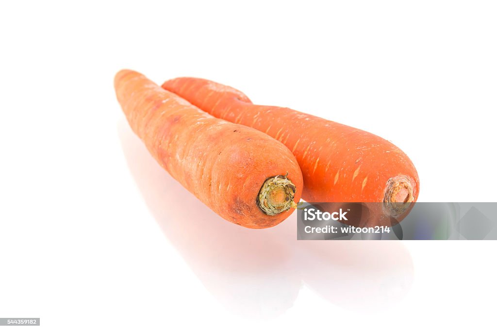 Zanahoria podrida aislada sobre fondo blanco - Foto de stock de Alimento libre de derechos