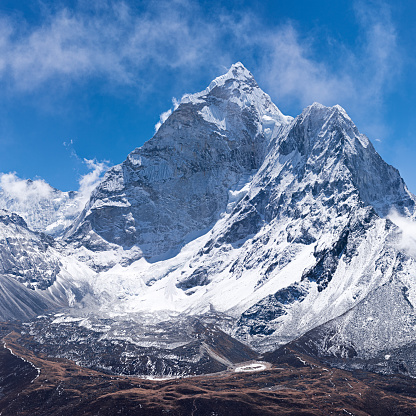 Monte Ama Dablam -probablemente la más bella vista a las montañas en Himalaya photo