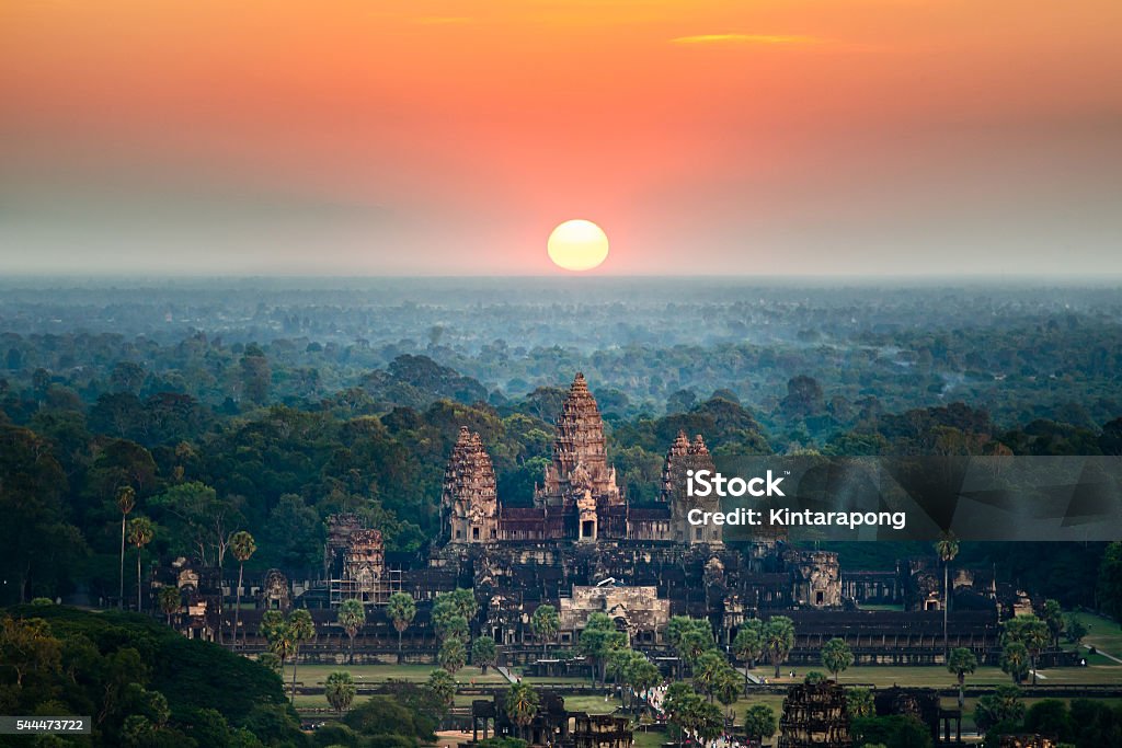 Hermosa vista aérea de Angkor Wat al amanecer, Camboya - Foto de stock de Camboya libre de derechos