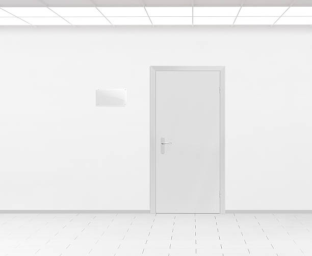 maqueta de diseño de placa de cristal en blanco cerca de la puerta, renderizado en 3d. - corridor entrance hall door wall fotografías e imágenes de stock