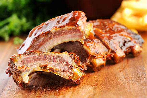 gegrilltes schweinefleisch spareribs - char grilled fotos stock-fotos und bilder
