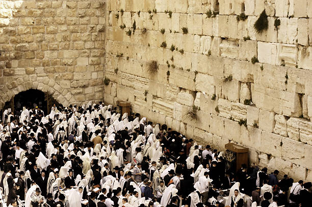 jerusalém pesach benção na muralha ocidental - sasha cohen imagens e fotografias de stock