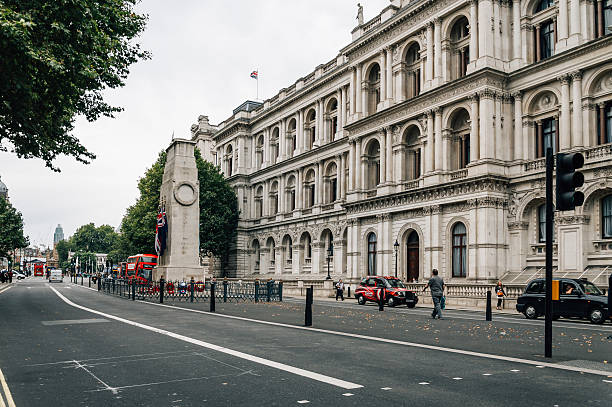 whitehall et des bureaux à londres - symbol famous place city of westminster city photos et images de collection