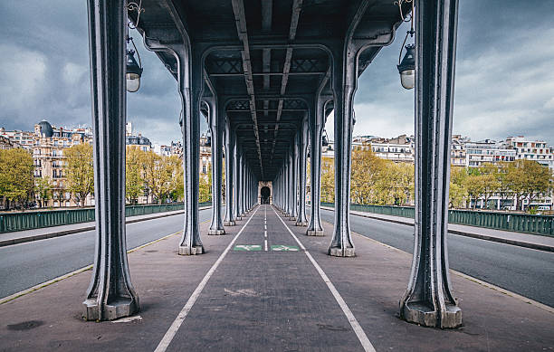 bir-hakeim most w paryż, francja - paris street zdjęcia i obrazy z banku zdjęć