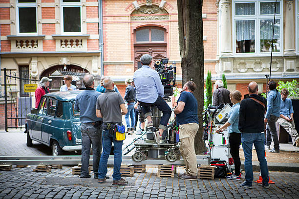 impostato cinematografico su una strada a wiesbaden - editorial urban scene horizontal people foto e immagini stock