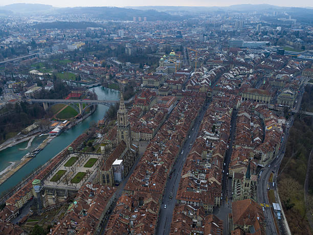 vista aérea de berna paisagens urbanas - berne the reichstag swiss culture parliament building imagens e fotografias de stock