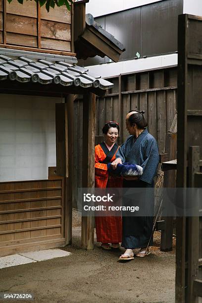 The Japanese Couple Talking At Gareage In Edo Perioud Stock Photo - Download Image Now