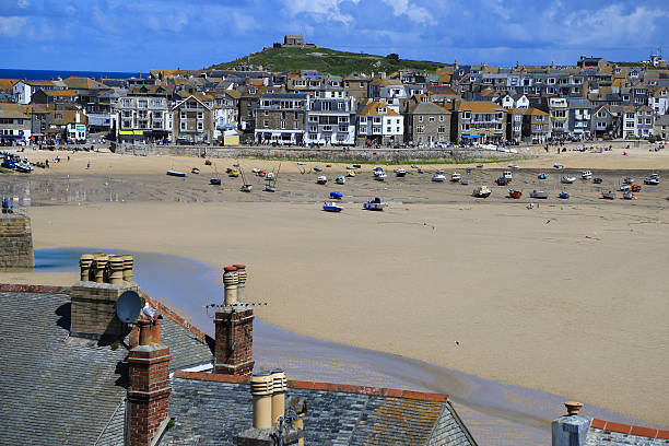 istock roofs, houses, sea, low tide 544747610