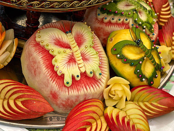 Arte de escultura de alimentos de tallado de frutas - foto de stock