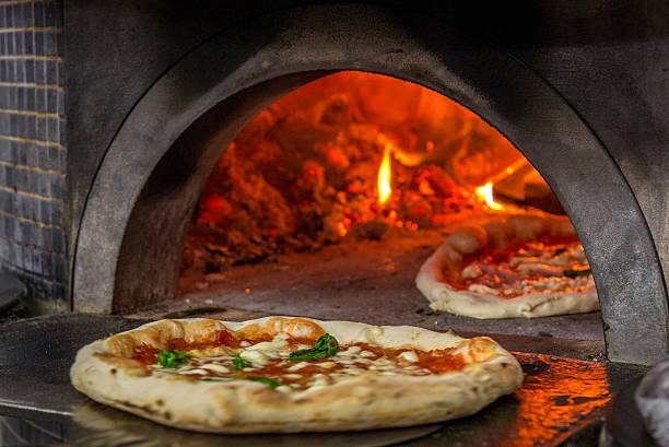 pizza oven in napoli - napoli imagens e fotografias de stock