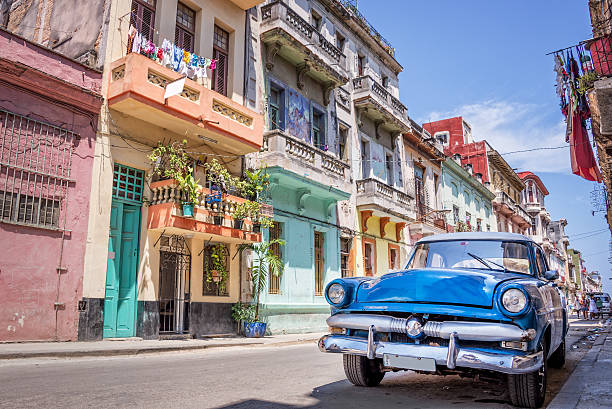 vintage, klasyczny amerykański samochód w hawanie, kuba - cuba cuban culture car collectors car zdjęcia i obrazy z banku zdjęć